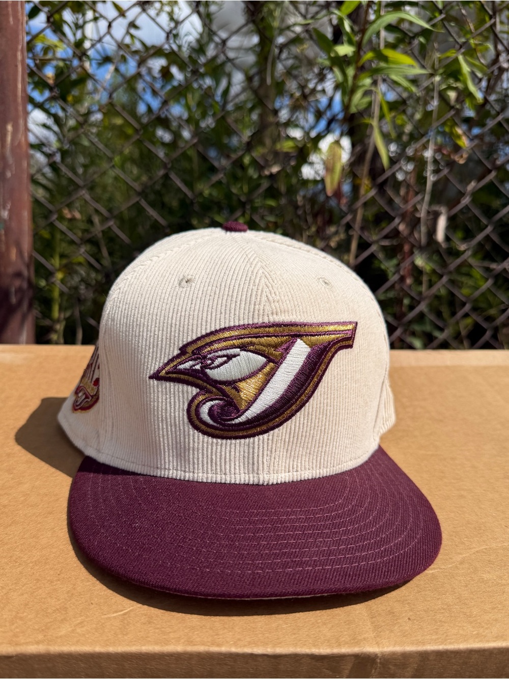 Hat Club New Era 59FIFTY Toronto Blue Jays Fitted
Cream / Burgandy
Size 7 3/4